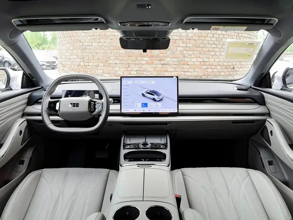Geely Galaxy Starshine 8 · 4